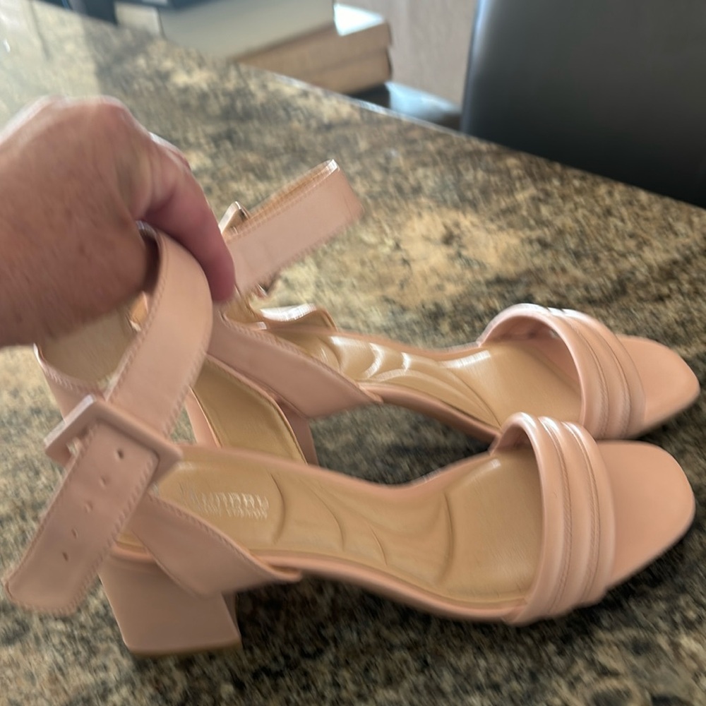 NWOB CL by Laundry Sandals.  Comfort Cushion. Size 9.5.